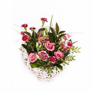 Aranjament floral din garofite si eustoma