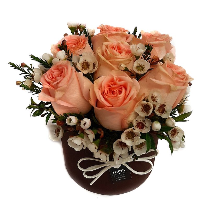 aranjament-cu-trandafiri-in-cutie-eleganta-8997542330398.jpg