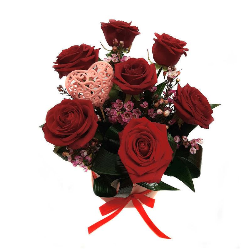 aranjament-elegant-cu-7-trandafiri-rosii-8997540102174.jpg