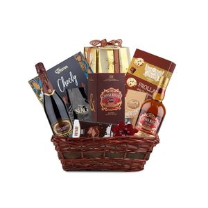 Cos pentru cadou Monte Carlo: whisky Chivas Regal, ciocolata fina, panettone, fursecuri aromate, cafea