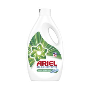 Detergent lichid de rufe Ariel Mountain Spring 40 spalari, 2.2 l