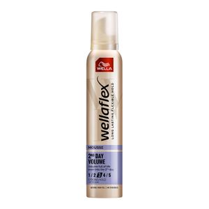 Spuma de par Wellaflex 2Day Volume Strong 200 ml