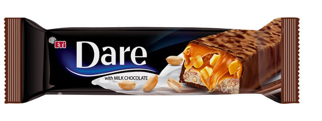 baton-cu-glazura-de-ciocolata-cu-lapte-cu-interior-de-nuga-caramel-si-arahide-dare-36-g