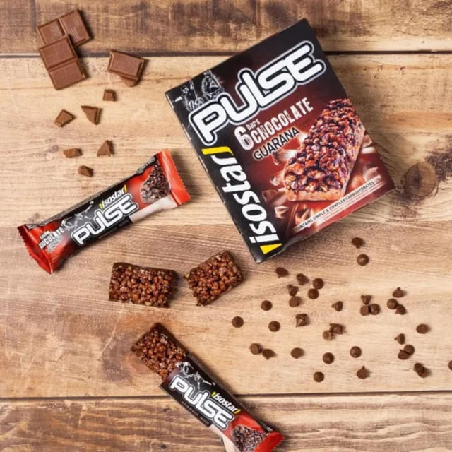 baton-cu-ciocolata-si-guarana-isostar-pulse-energy-23-g