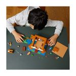 21256-lifestyle-build-crop