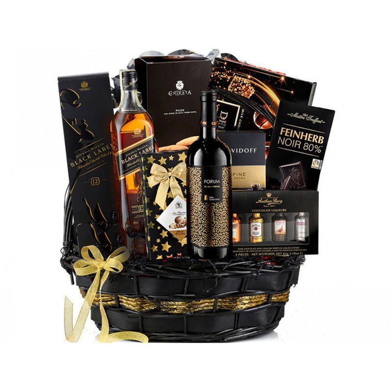 cos-pentru-cadou-great-distinction-whisky-johnnie-walker-vin-rosu-panettone-cafea-davidoff-si-dulciuri