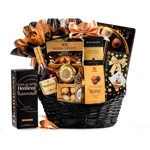 Cos pentru cadou Hennessy Very Special, coniac Hennessy, panettone, cafea Davidoff si dulciuri