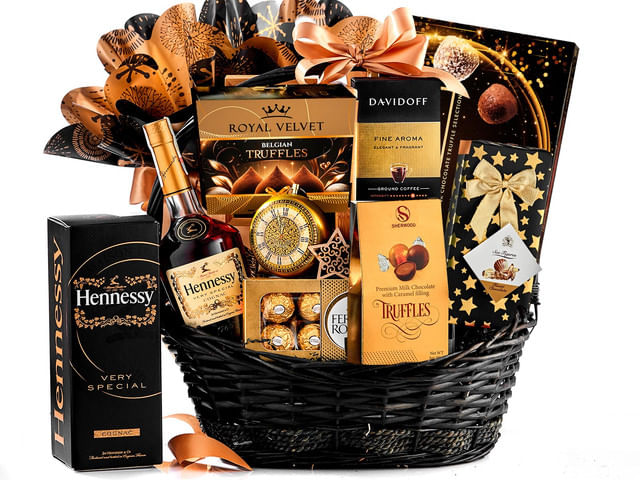 cos-pentru-cadou-hennessy-very-special-coniac-hennessy-panettone-cafea-davidoff-si-dulciuri