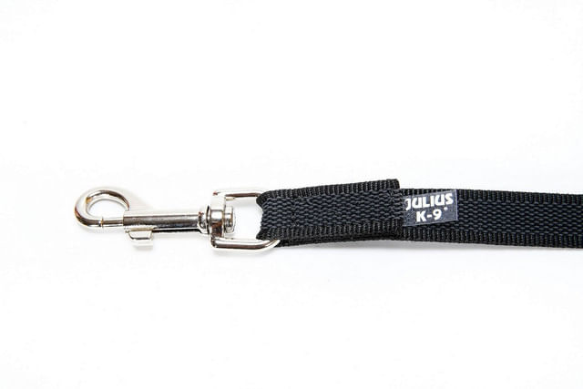 lesa-antiderapanta-cu-maner-pentru-caini-julius-k9-color-gray-20-mm-x-1-2-m-negru