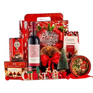 Cos pentru cadou Poveste de Craciun, vin rosu, panettone, ceai si dulciuri